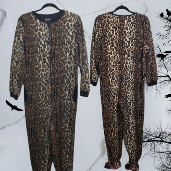 Nick & Nora Other - Nick & nora footed pajamas size S